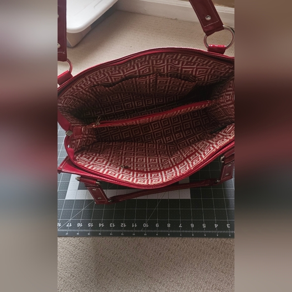 Red Patent Leather Women's Tote/purse - Picture 6 of 14